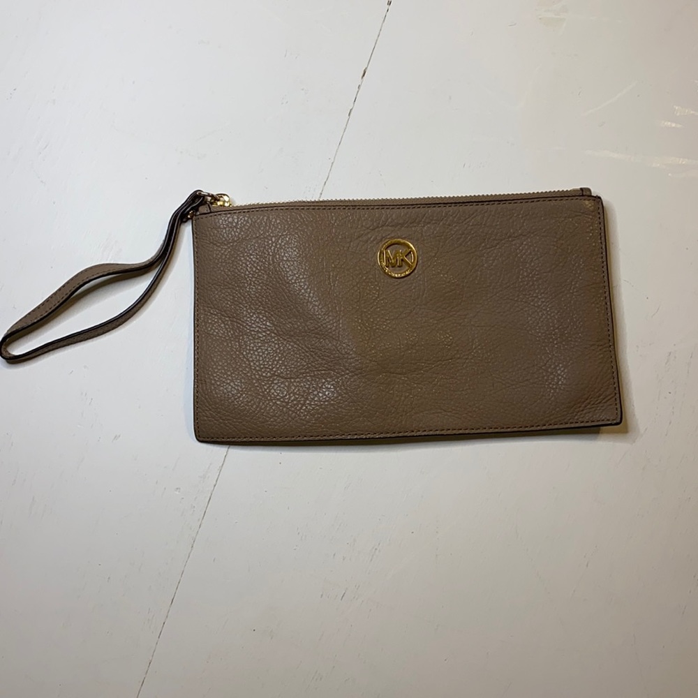 Michael Khors Medium Pebble Wristlet